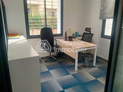Villa à usage professionnel à vendre 450 M²
