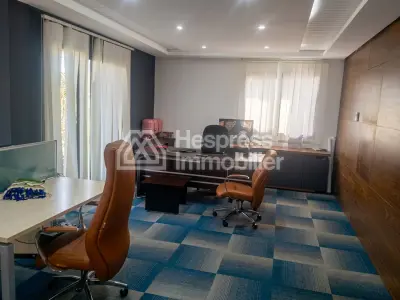Villa à usage professionnel à vendre 450 M²