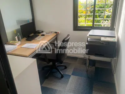 Villa à usage professionnel à vendre 450 M²