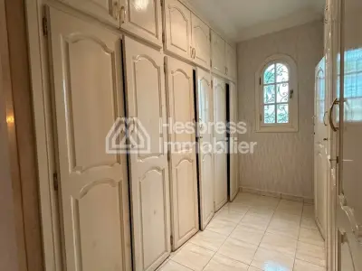Mandarona Villa for sale 714 m²