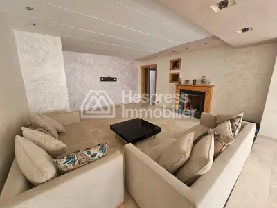 Appartement à vendre à Val Fleury. Surface totale 163 m². Cheminée