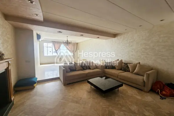 Appartement à vendre à Val Fleury. Surface totale 163 m². Cheminée
