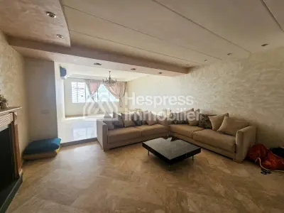 Appartement à vendre à Val Fleury. Surface totale 163 m². Cheminée