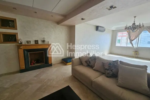 Appartement à vendre à Val Fleury. Surface totale 163 m². Cheminée