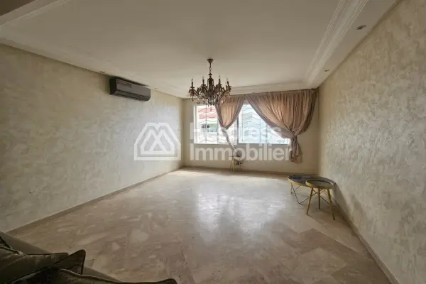 Appartement à vendre à Val Fleury. Surface totale 163 m². Cheminée