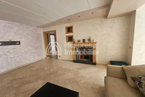 Appartement à vendre à Val Fleury. Surface totale 163 m². Cheminée