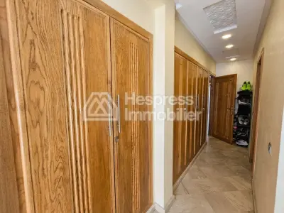 Appartement à vendre à Val Fleury. Surface totale 163 m². Cheminée