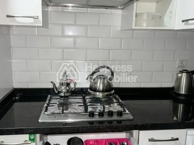 شقة للبيع في أنفا . شقة مريحة مكونة من 4 غرف. مطبخ مجهز بالكامل