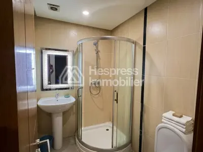 شقة للبيع في أنفا . شقة مريحة مكونة من 4 غرف. مطبخ مجهز بالكامل