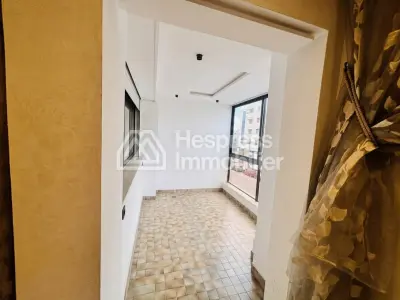 دوبلكس للبيع بالقرب من رومبت بوينت دي سبورتس. أربع غرف نوم جميلة. مطبخ مجهز بالكامل.