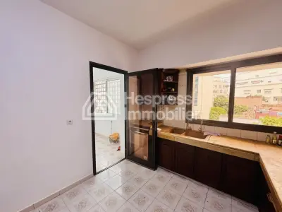 دوبلكس للبيع بالقرب من رومبت بوينت دي سبورتس. أربع غرف نوم جميلة. مطبخ مجهز بالكامل.