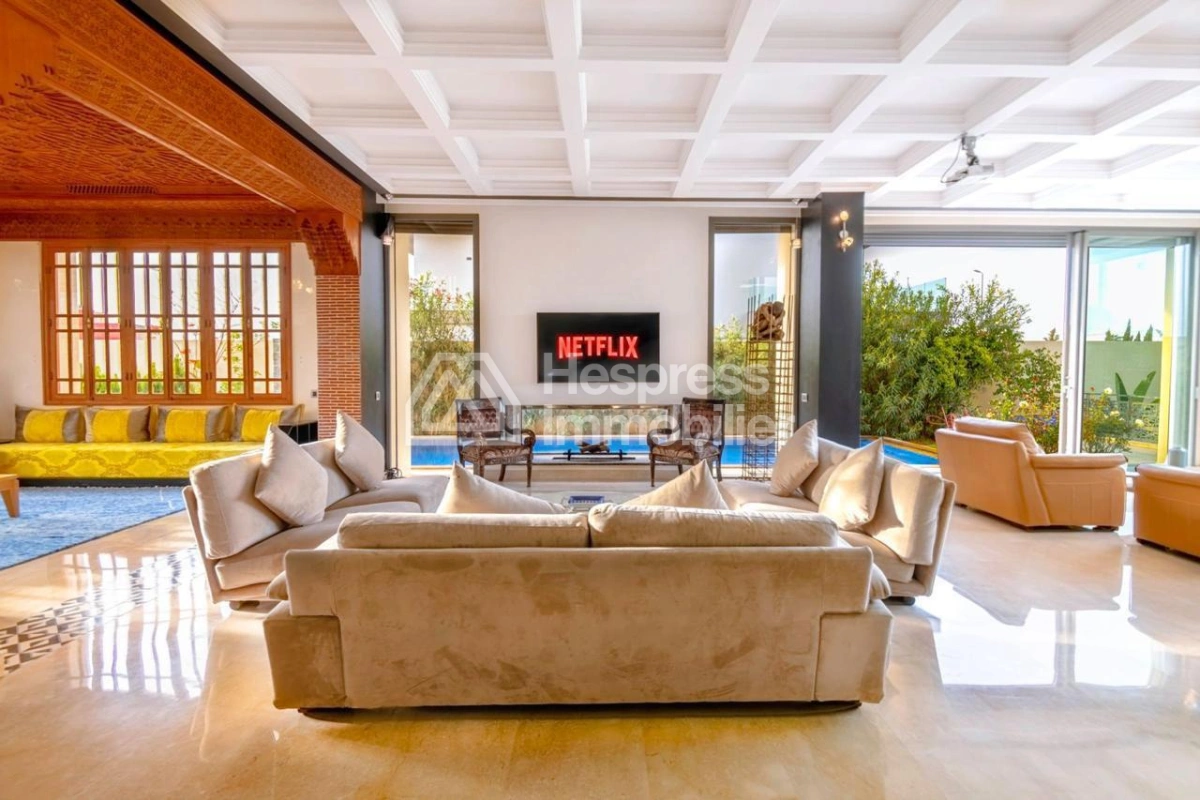 Villa de luxe a vendre sur Av Mohamed 6
