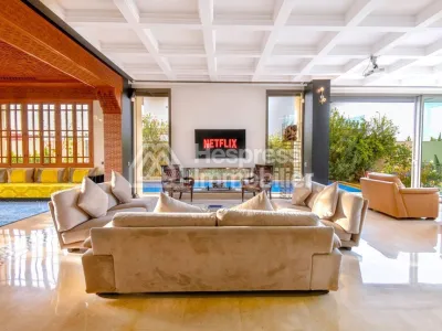 Villa de luxe a vendre sur Av Mohamed 6