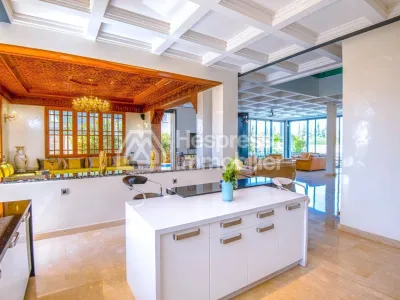 Villa de luxe a vendre sur Av Mohamed 6