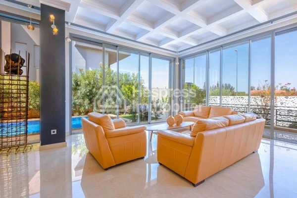 Villa de luxe a vendre sur Av Mohamed 6