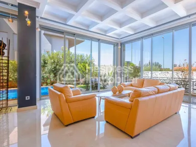 Villa de luxe a vendre sur Av Mohamed 6