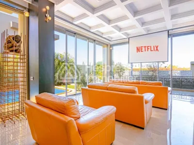Villa de luxe a vendre sur Av Mohamed 6