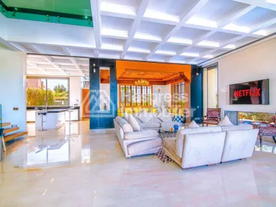 Villa de luxe a vendre sur Av Mohamed 6