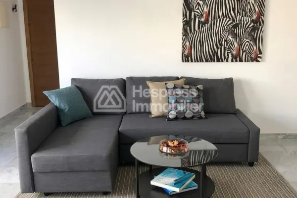 Très bel appartement en location à Maârif Extension. Surface totale 56 m². Meublé