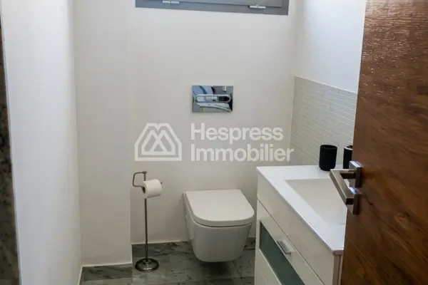 Très bel appartement en location à Maârif Extension. Surface totale 56 m². Meublé