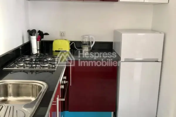 Très bel appartement en location à Maârif Extension. Surface totale 56 m². Meublé