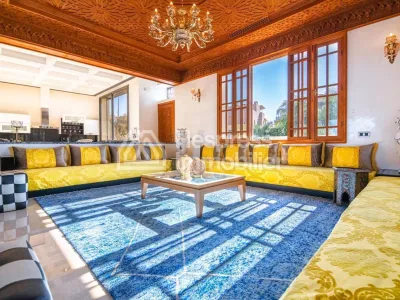 Villa de luxe a vendre sur Av Mohamed 6