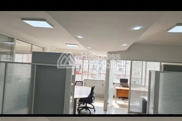 Bureaux à louer aménagé rompt point d' Europe. Surface totale 170 m²