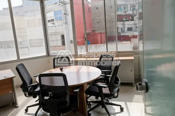 Bureaux à louer aménagé rompt point d' Europe. Surface totale 170 m²