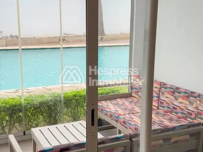 شقة للبيع في سيدي رحال . مساحتها 73 مترًا مربعًا. شرفة جميلة بإطلالة على الحديقة.