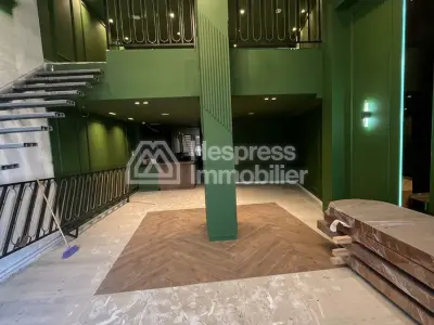 محل تجاري جذاب للإيجار، ملحق مطعم، راسين . المساحة 100 متر مربع