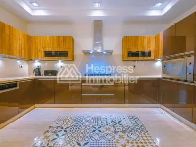 Villa de luxe a vendre sur Av Mohamed 6