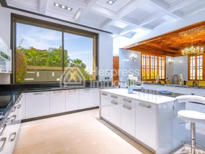 Villa de luxe a vendre sur Av Mohamed 6