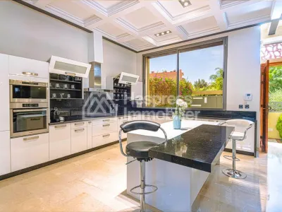 Villa de luxe a vendre sur Av Mohamed 6