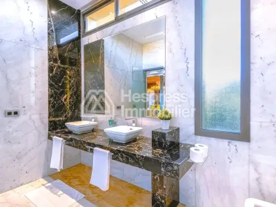 Villa de luxe a vendre sur Av Mohamed 6