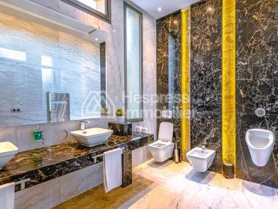 Villa de luxe a vendre sur Av Mohamed 6