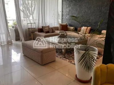 تخيل حياتك الجديدة بين المسبح والشاطئ...