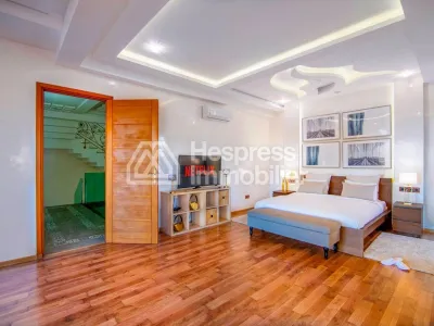 Villa de luxe a vendre sur Av Mohamed 6