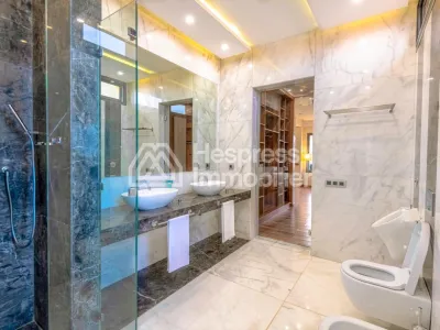 Villa de luxe a vendre sur Av Mohamed 6