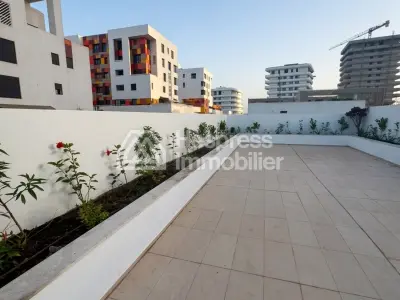 À Louer – App Vide avec Rooftop privatif CFC