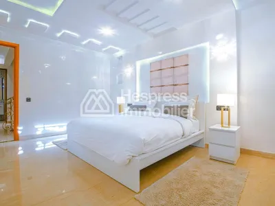 Villa de luxe a vendre sur Av Mohamed 6