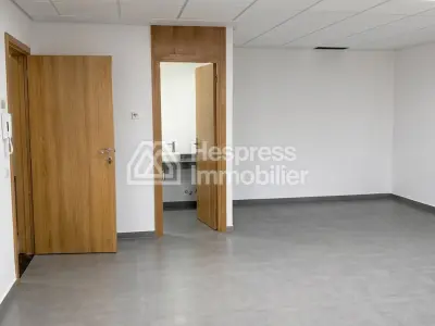 Office space for rent at Errahma . Area 59 m²