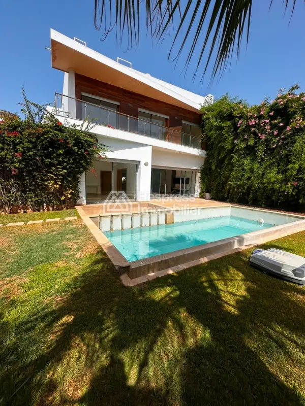 À Louer – Villa de Luxe Vide à Ain Diab
