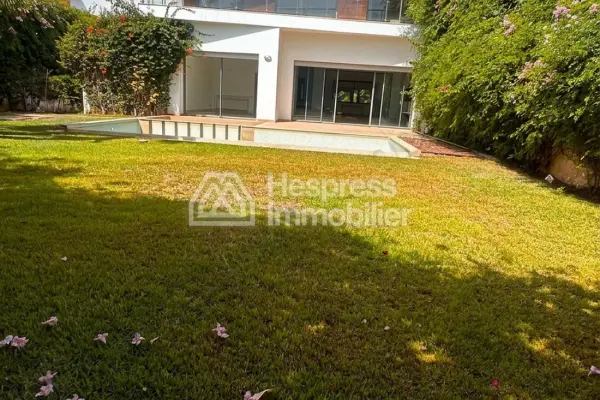 À Louer – Villa de Luxe Vide à Ain Diab
