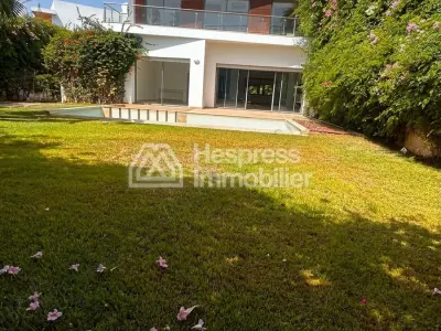 À Louer – Villa de Luxe Vide à Ain Diab