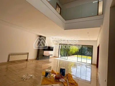 À Louer – Villa de Luxe Vide à Ain Diab
