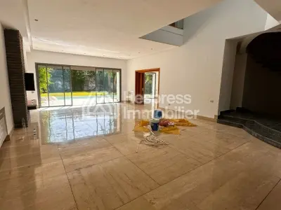 À Louer – Villa de Luxe Vide à Ain Diab