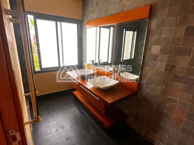 À Louer – Villa de Luxe Vide à Ain Diab