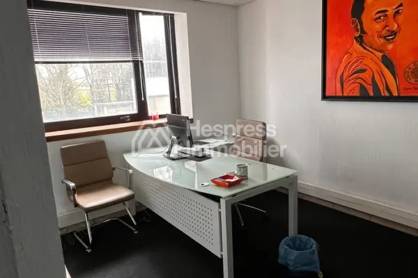 Location de bureaux à Anfa. Surface totale 151 m²