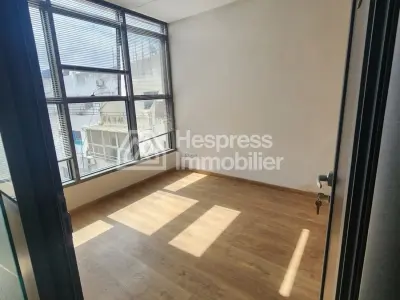 Offices for rent at Les Hôpitaux . Area 79 m²