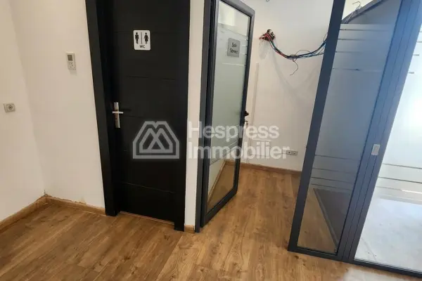 Offices for rent at Les Hôpitaux . Area 79 m²